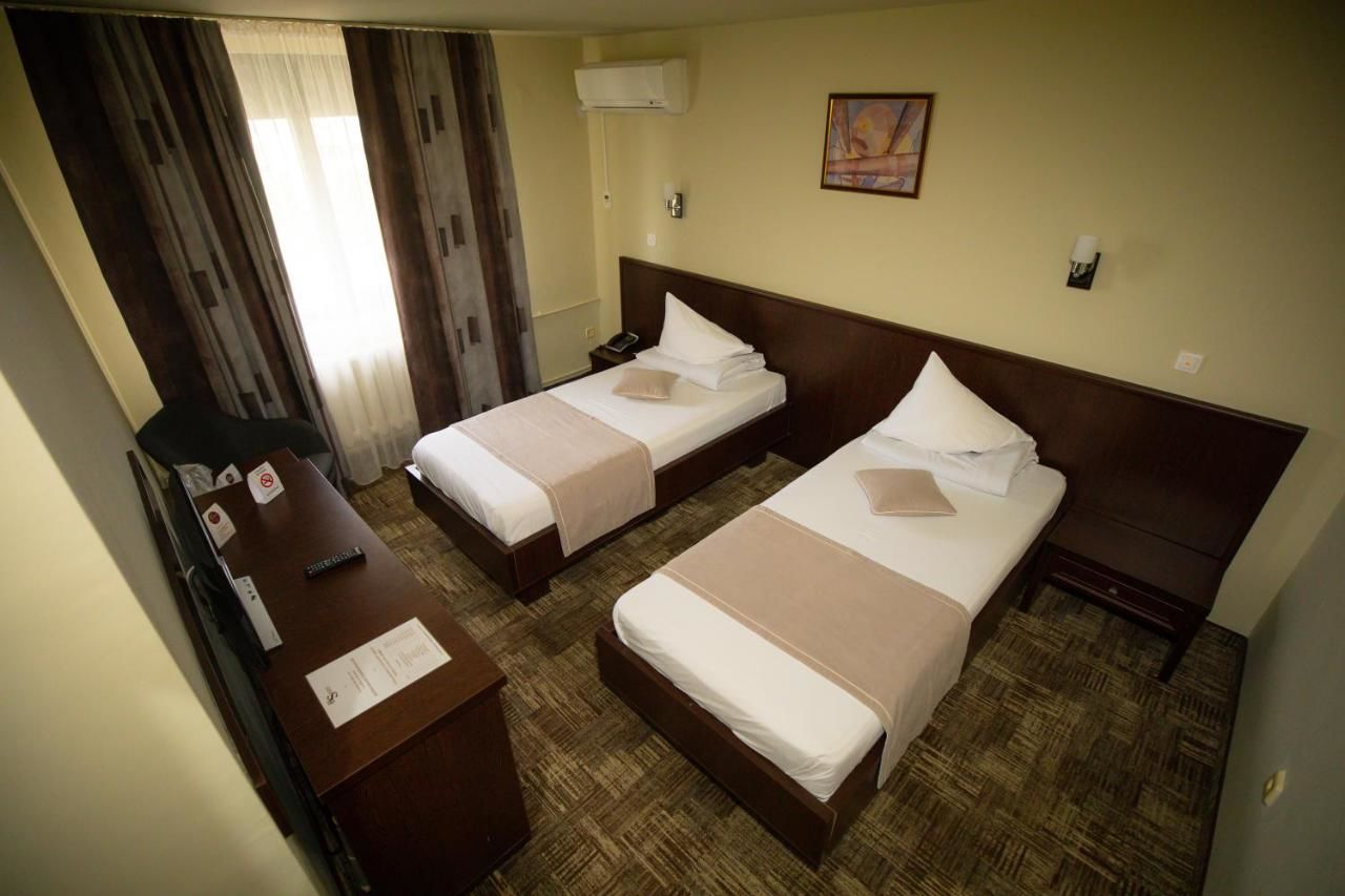 Отель Hotel Select Slobozia Слобозия