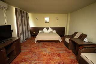 Отель Hotel Select Slobozia Слобозия Улучшенный двухместный номер с 1 кроватью-5