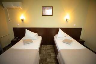 Отель Hotel Select Slobozia Слобозия Двухместный номер с 2 отдельными кроватями-9