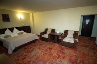 Отель Hotel Select Slobozia Слобозия Улучшенный двухместный номер с 1 кроватью-8