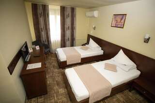 Отель Hotel Select Slobozia Слобозия Двухместный номер с 2 отдельными кроватями-1