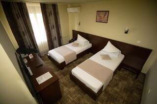 Отель Hotel Select Slobozia Слобозия Двухместный номер с 2 отдельными кроватями-2