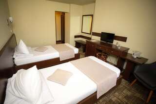 Отель Hotel Select Slobozia Слобозия Двухместный номер с 2 отдельными кроватями-3